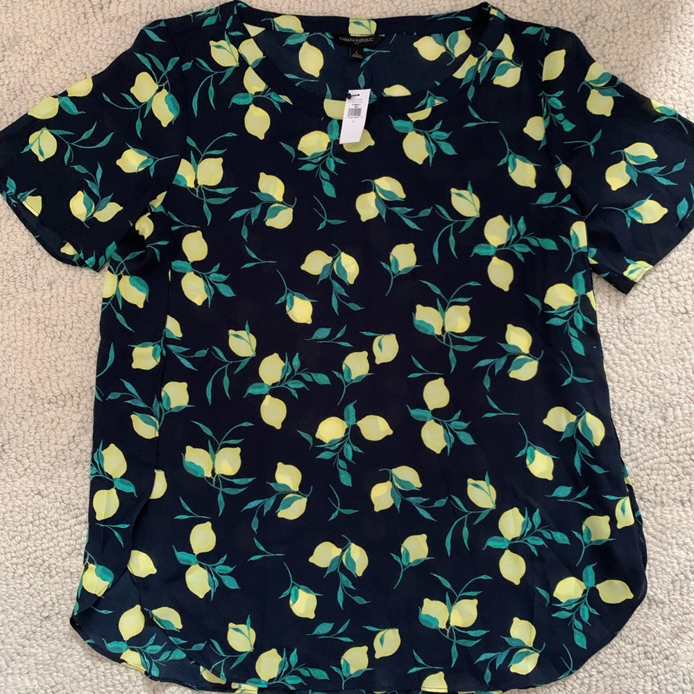 Banana republic - large - Navy with LEMONS - cute for summer with white jeans